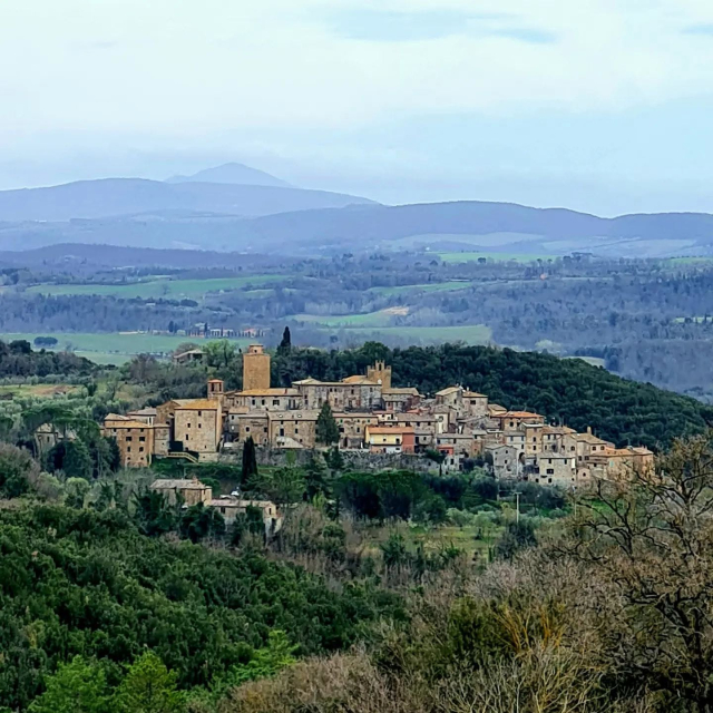  Un pueblo de la Val d'Orcia desde arriba