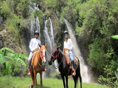 Passeio a cavalo com comida e vinho Valle Bravo