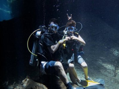 Clase de introducción al buceo en Media Luna