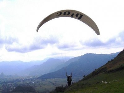 Vuelo parapente en Malinalco 30 minutos y camping