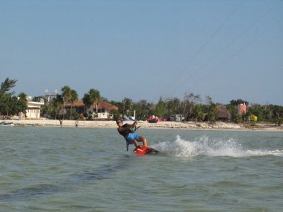 Cours de kitesurf pour groupe 6 heures à Isla Blanca