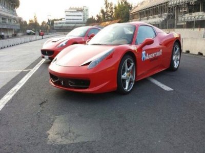 Manejo de Ferrari 2 personas,buffet y gorra regalo