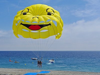 Parasailing-Flug und Schnorcheln in den Riffen von Cancun