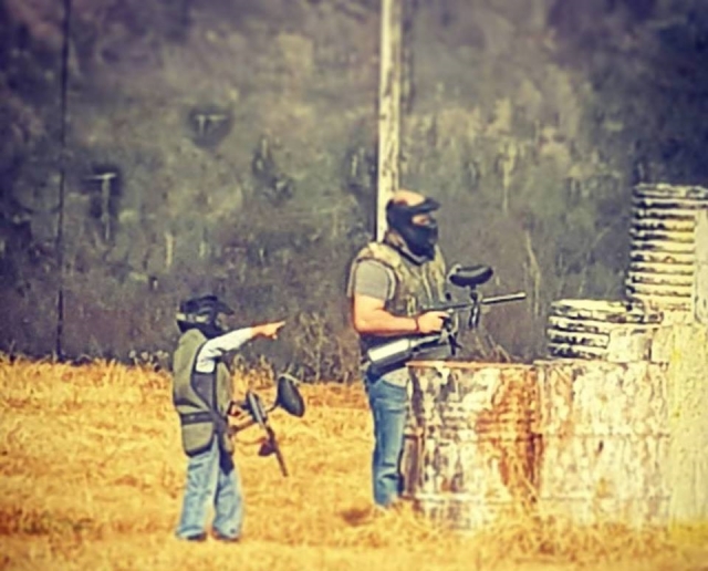  Pai e filho concordando com a estratégia 