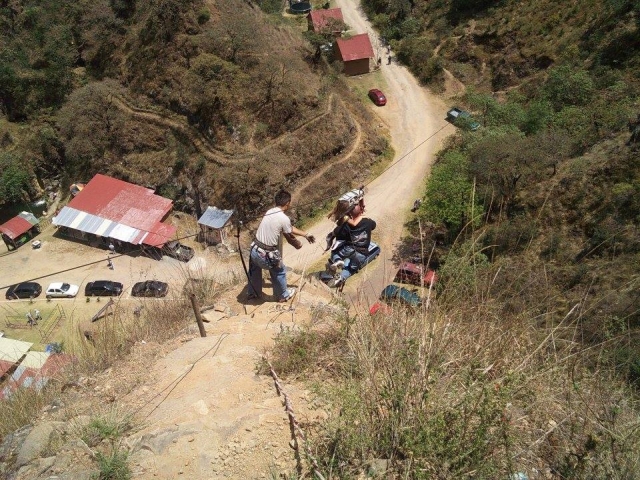 Tirolesa sobre rio del Milagro