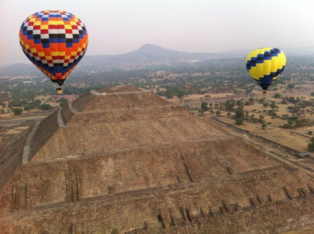  Volare sopra la piramide del sole