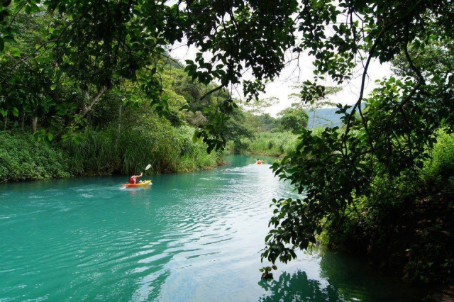 Explorando en kayak