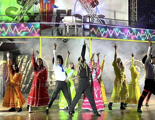  Shows live