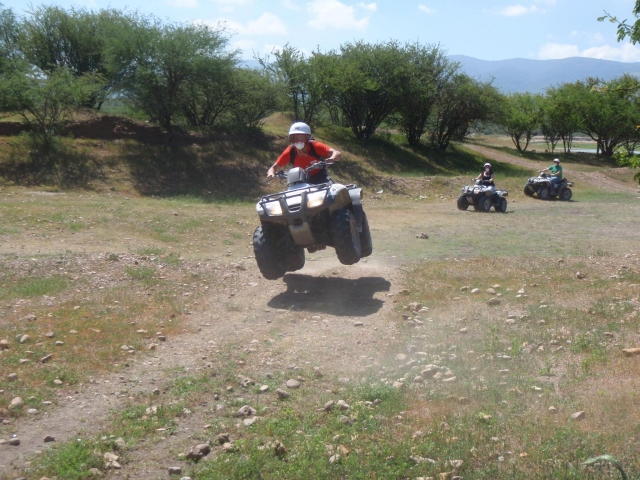  Guided adventure tours 