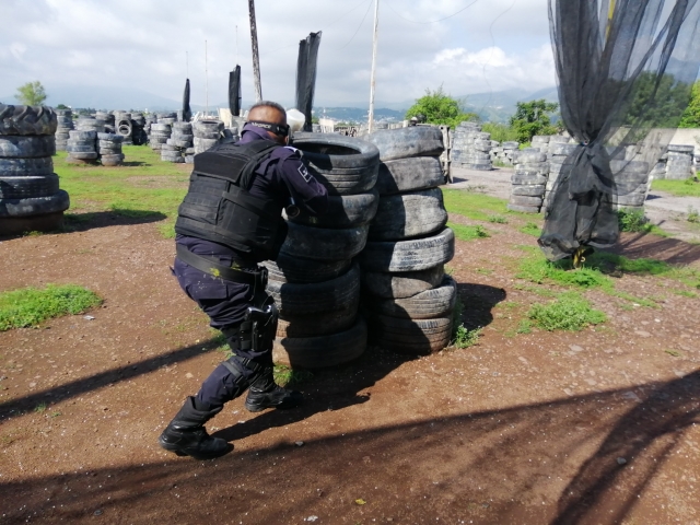 Jugador con equipo de seguridad gotcha