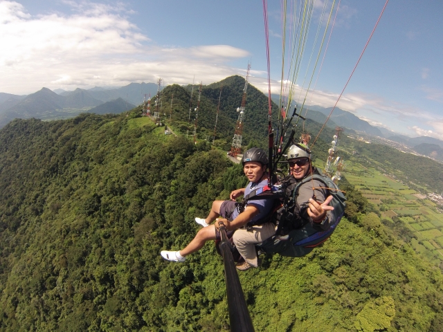  Fun paragliding flight 