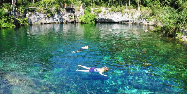  Desfrute de belos cenotes e enseadas 