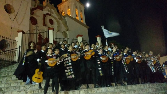 Escucha a la estudiantina