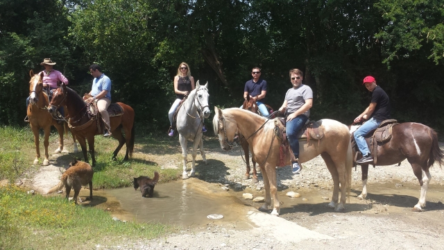 Recorre todo a caballo