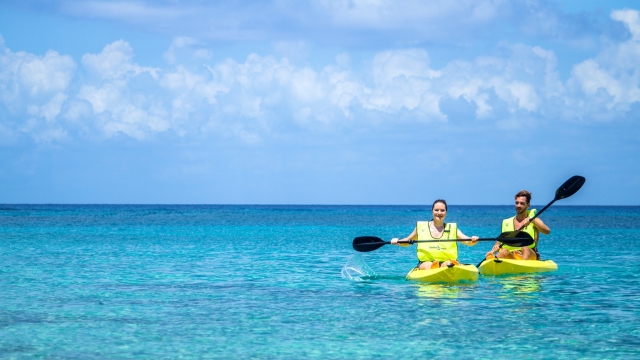 Remando en kayak
