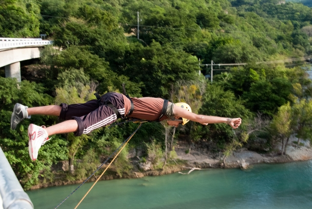 Adrenalina máxima al realizar puenting