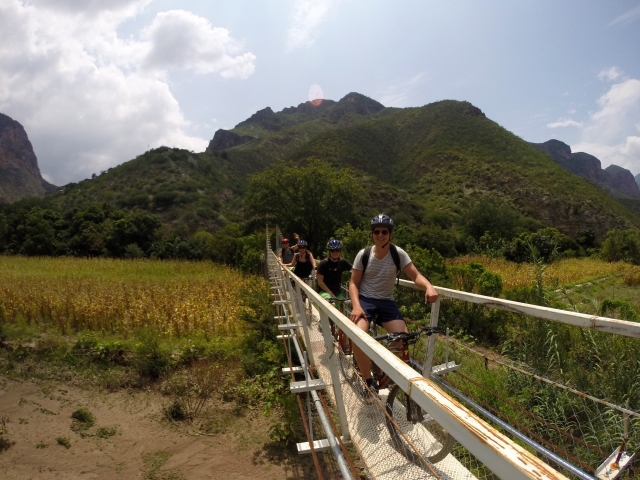  Exercitando-se com mountain bike 