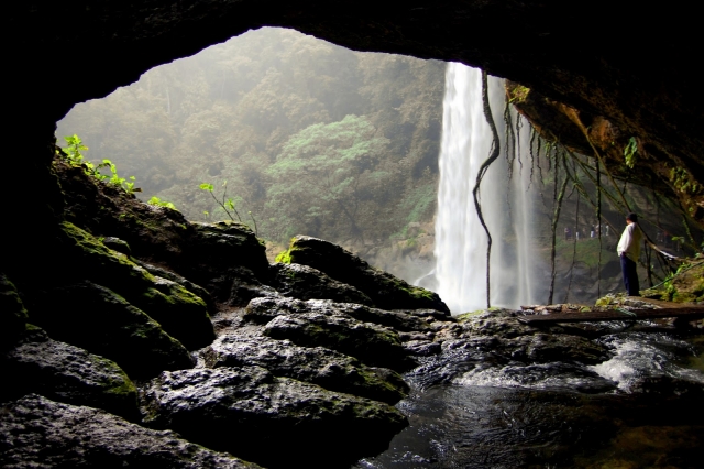  Höhlen und Aussichten 
