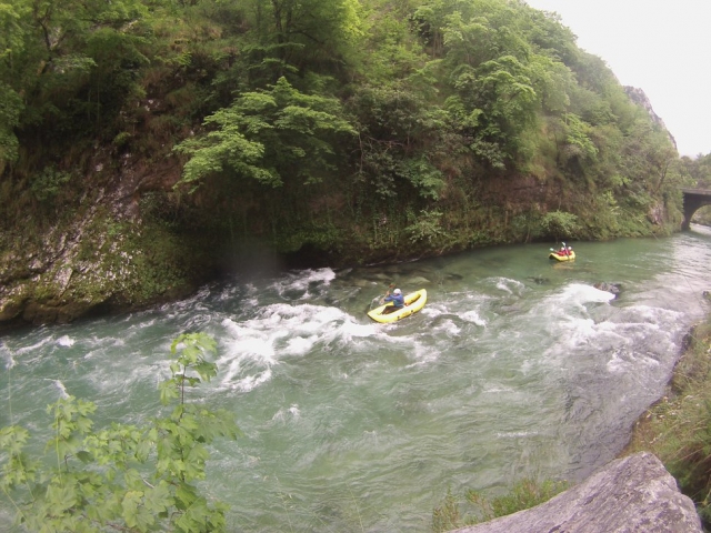  Nos barcos durante o rafting 