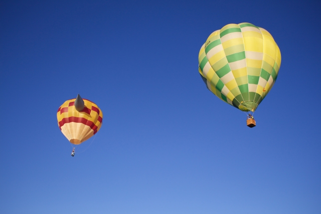  suspended balloons 