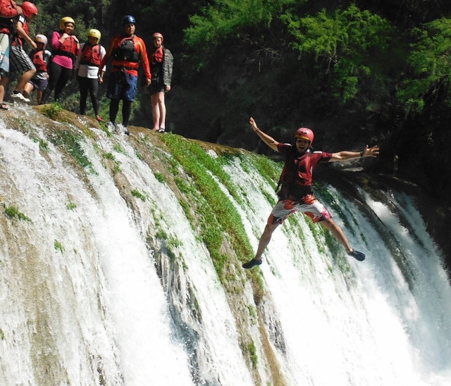  Wasserfallspringen Huasteca Potosina 
