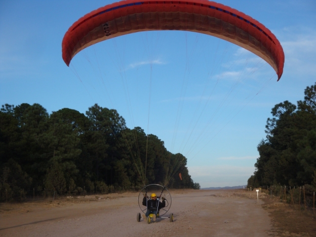  Genießen Sie, was Paramotorfahren ist. 