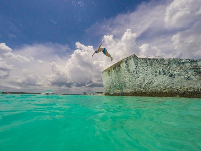  Nailed in the Caribbean sea 