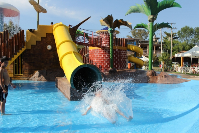 Into the water ducklings 