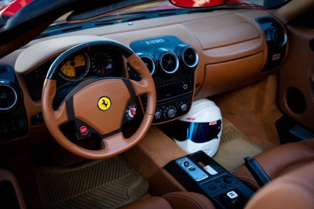  Ferrari-Interieur 