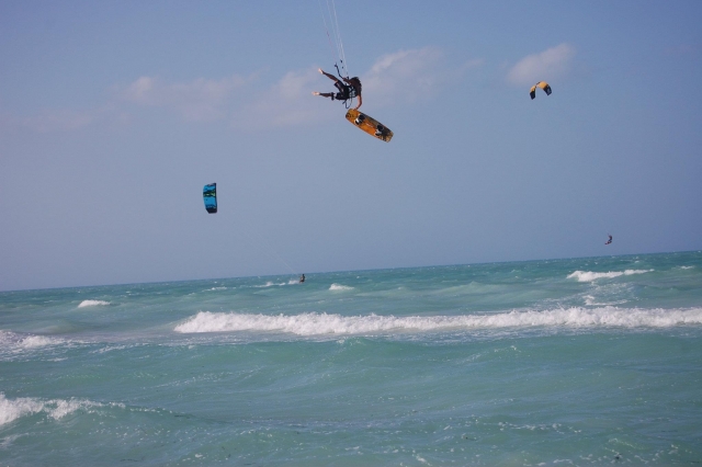  Kitesurfers 
