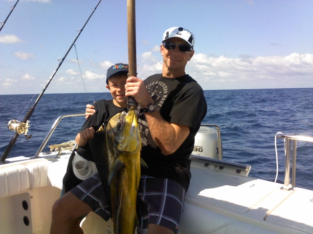  Fishing with family 