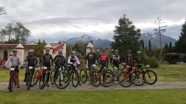 Con los amigos en la bici