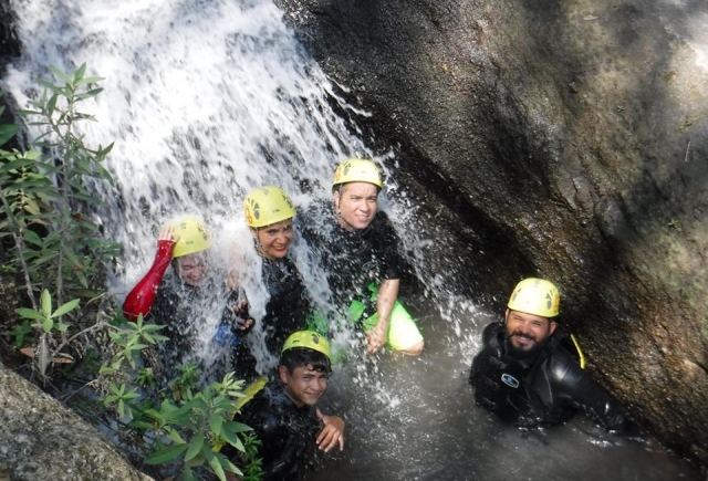  Rinfrescarsi in un'affascinante cascata 