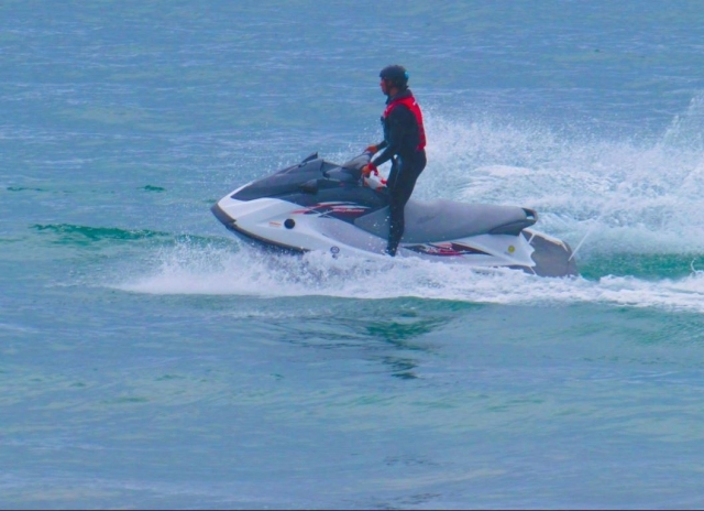  Sur le jet ski avec un gilet 