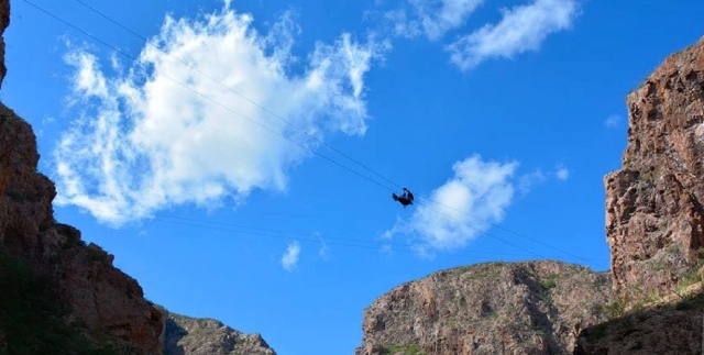 Cruzando las rocas 