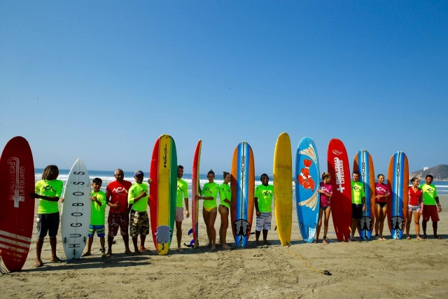  Surfen lernen im Team 