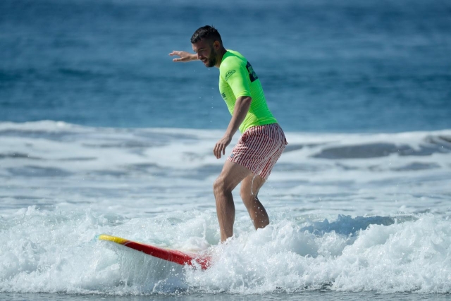  Surfen in Acapulco Playa Revolcadero 