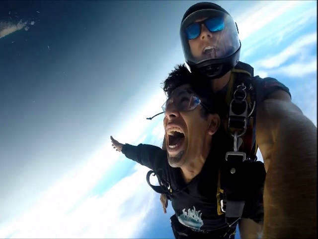  Scream and look at the sky 