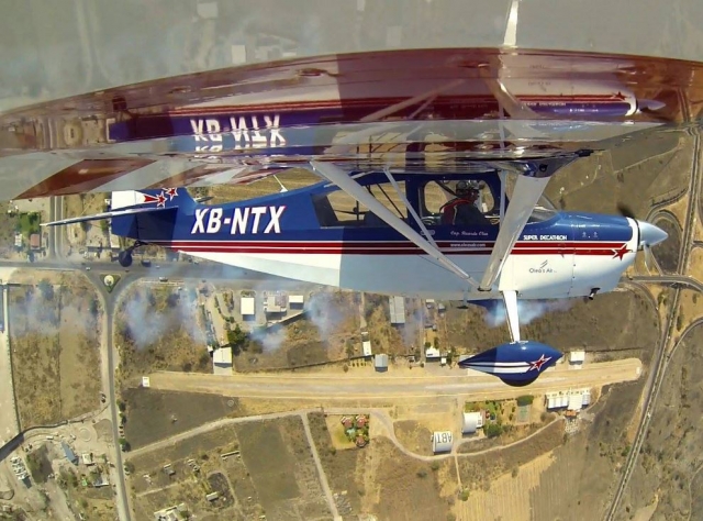  Avion et son reflet 