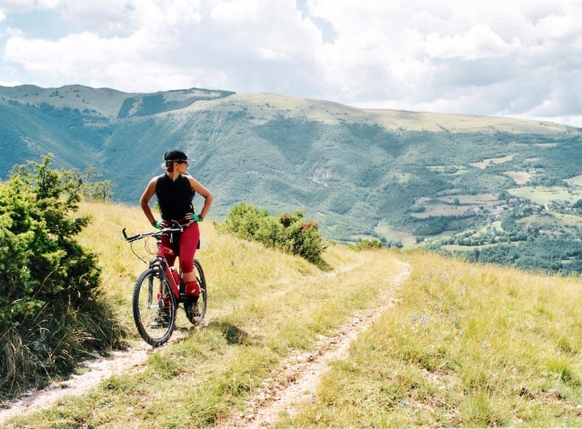  Looking at the landscape from the bike 