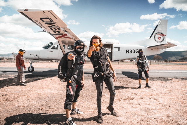  Ready to fly and jump 