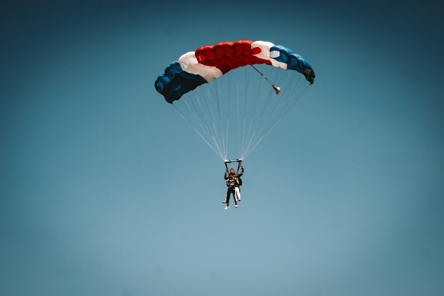  Parachute flight 
