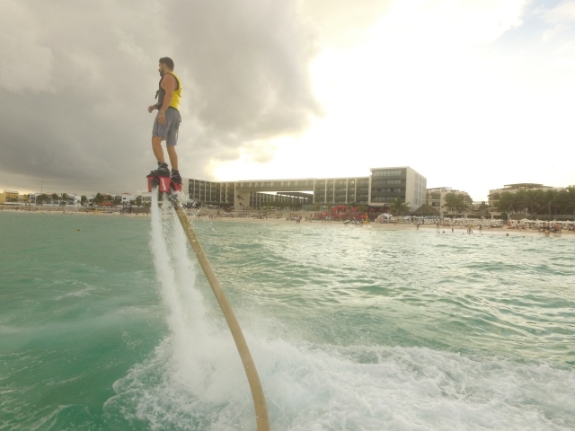 Manteniendo el equilibrio en playa del Carmen