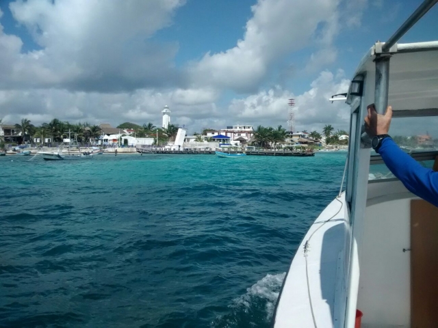 vista do mar para o barco 