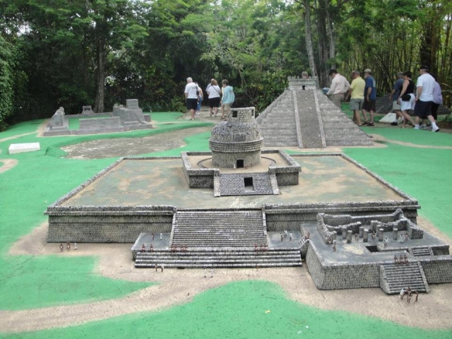 Miniatura de arquitectura prehispanica 
