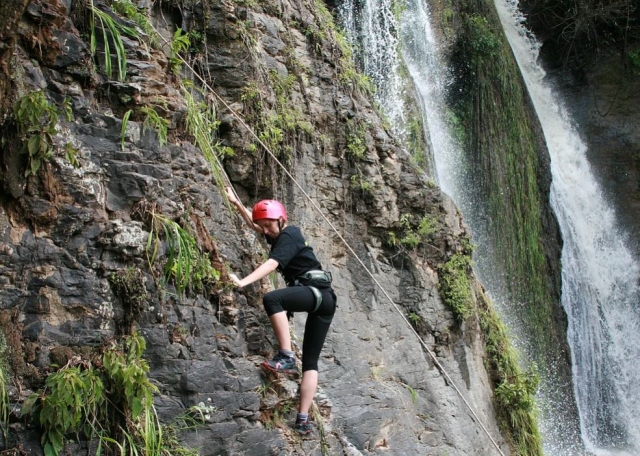  Descending on the mountain 
