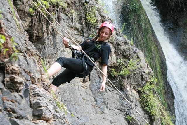 rappelling 