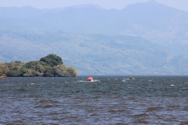 Lago_de_Catemaco,_Ver.JPG