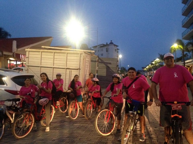  Get to know the city by bike 