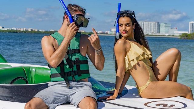 Snorkeling in Cancún lagoon 